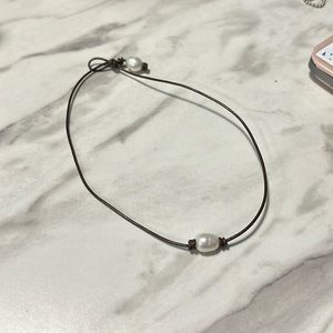 Brown leather necklace with pearl bead